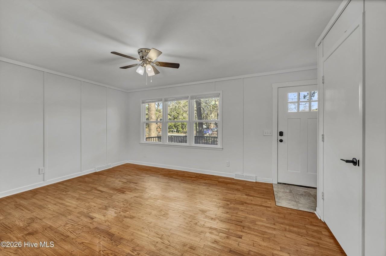 134 Channel Haven Dr S - Photo 3 of 23