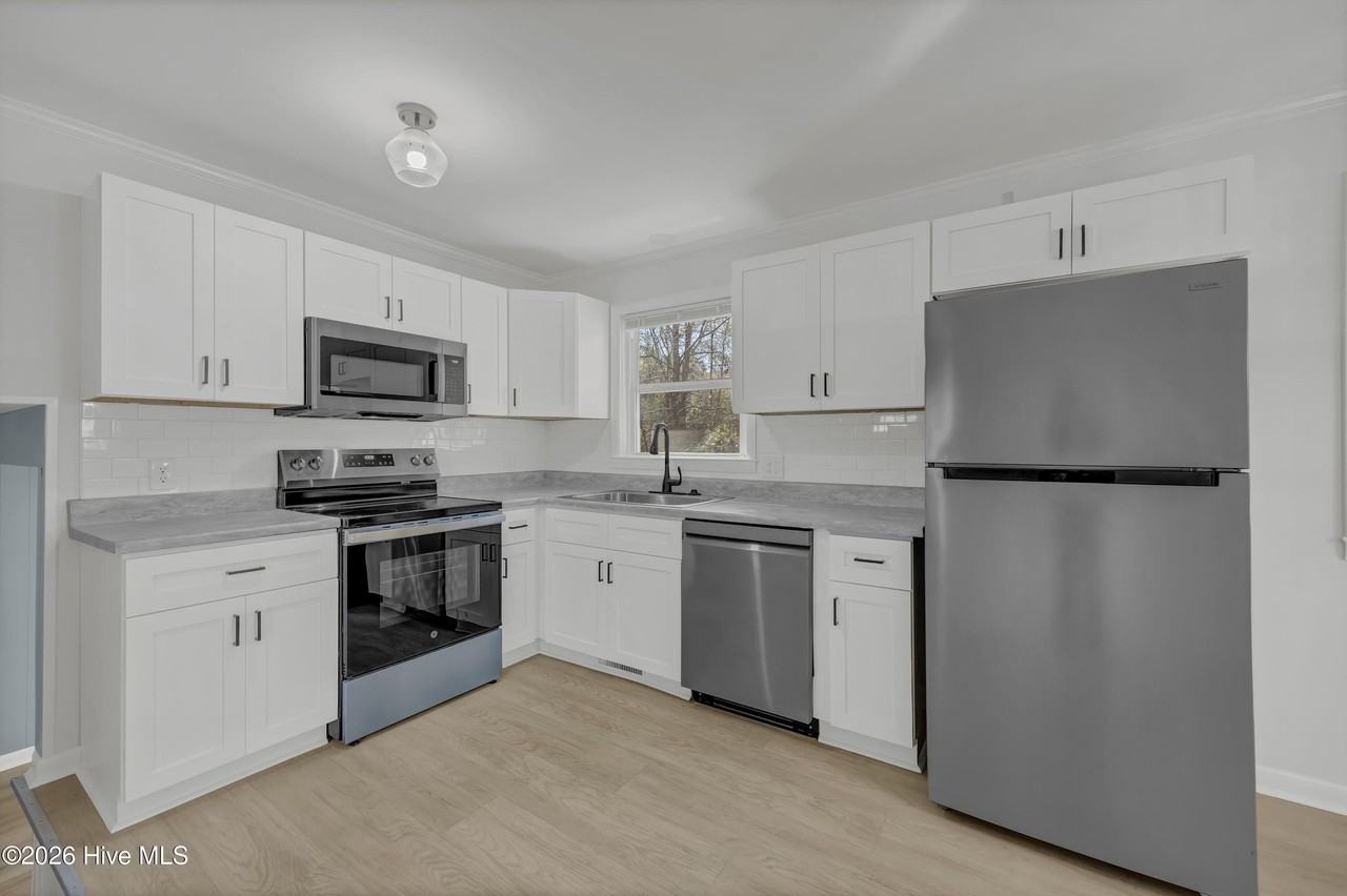 134 Channel Haven Dr S - Photo 6 of 23