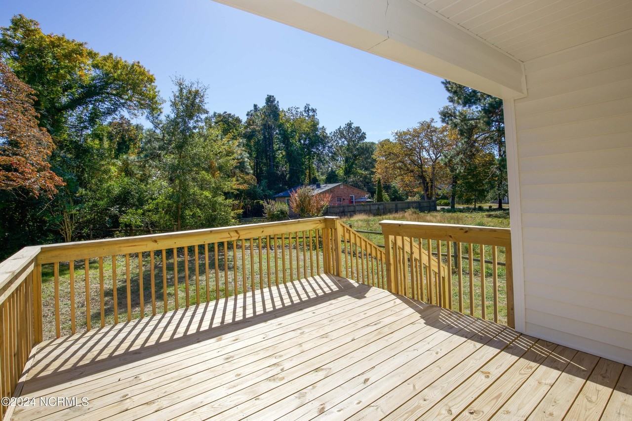 470 S Glover St - Photo 4 of 39