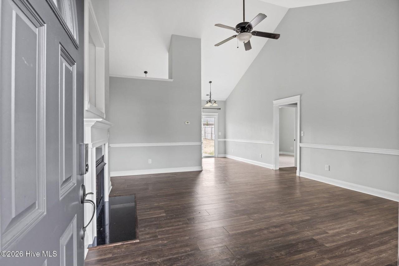 104 Pecan Ridge Dr - Photo 3 of 36