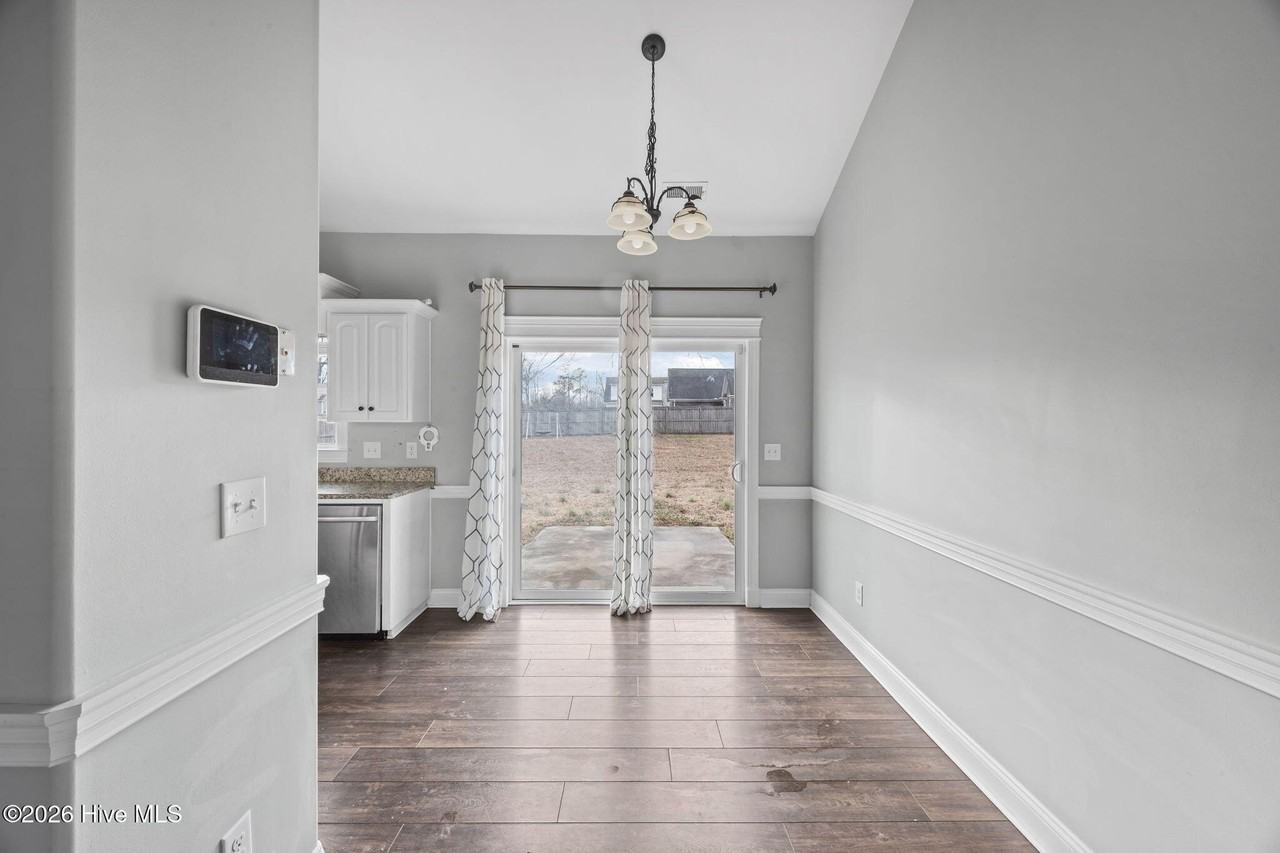 104 Pecan Ridge Dr - Photo 7 of 36