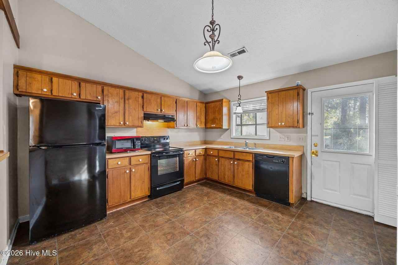 183 Corey Cir - Photo 4 of 17