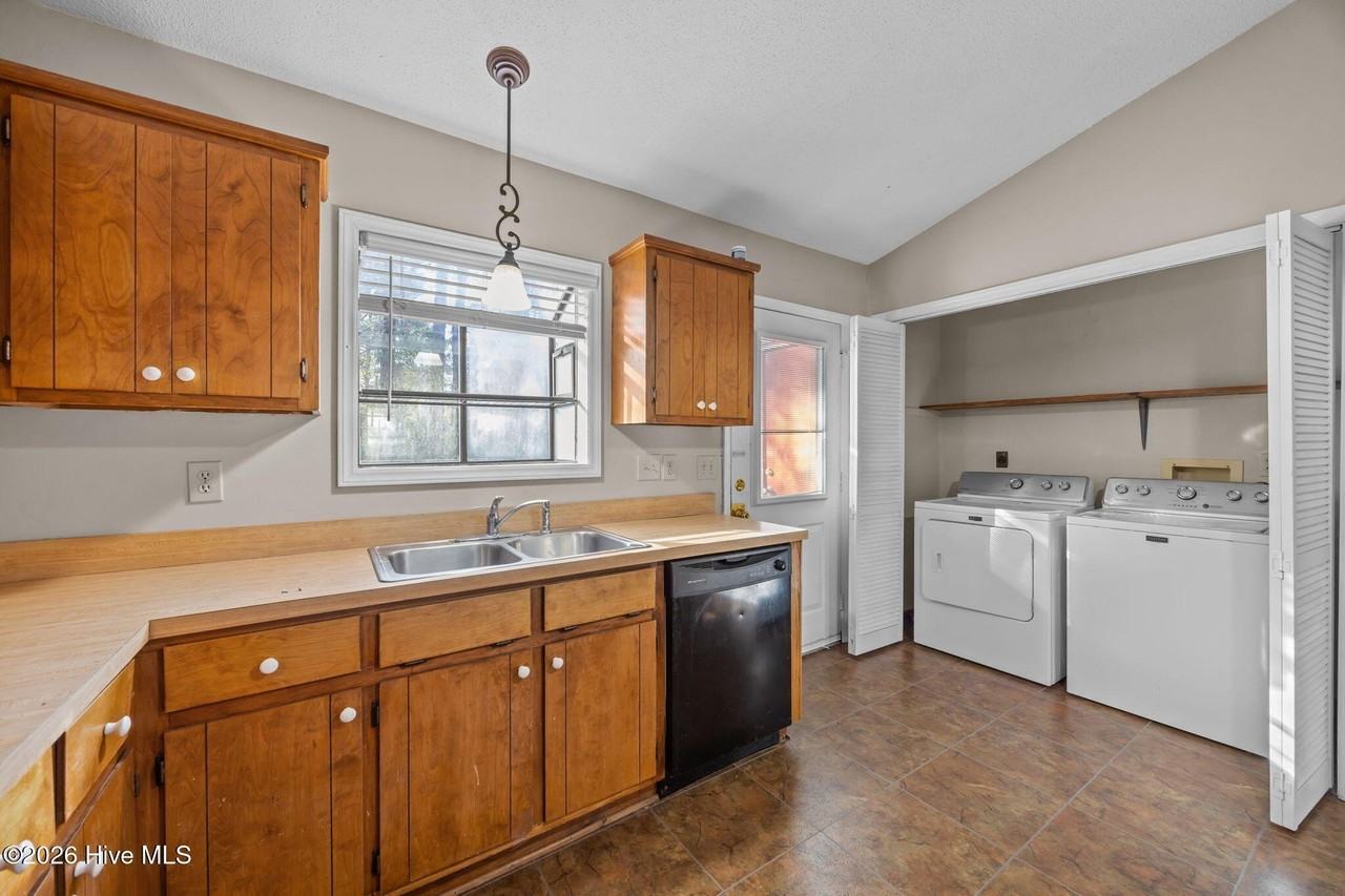 183 Corey Cir - Photo 5 of 17