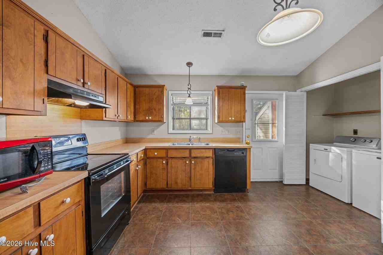 183 Corey Cir - Photo 6 of 17