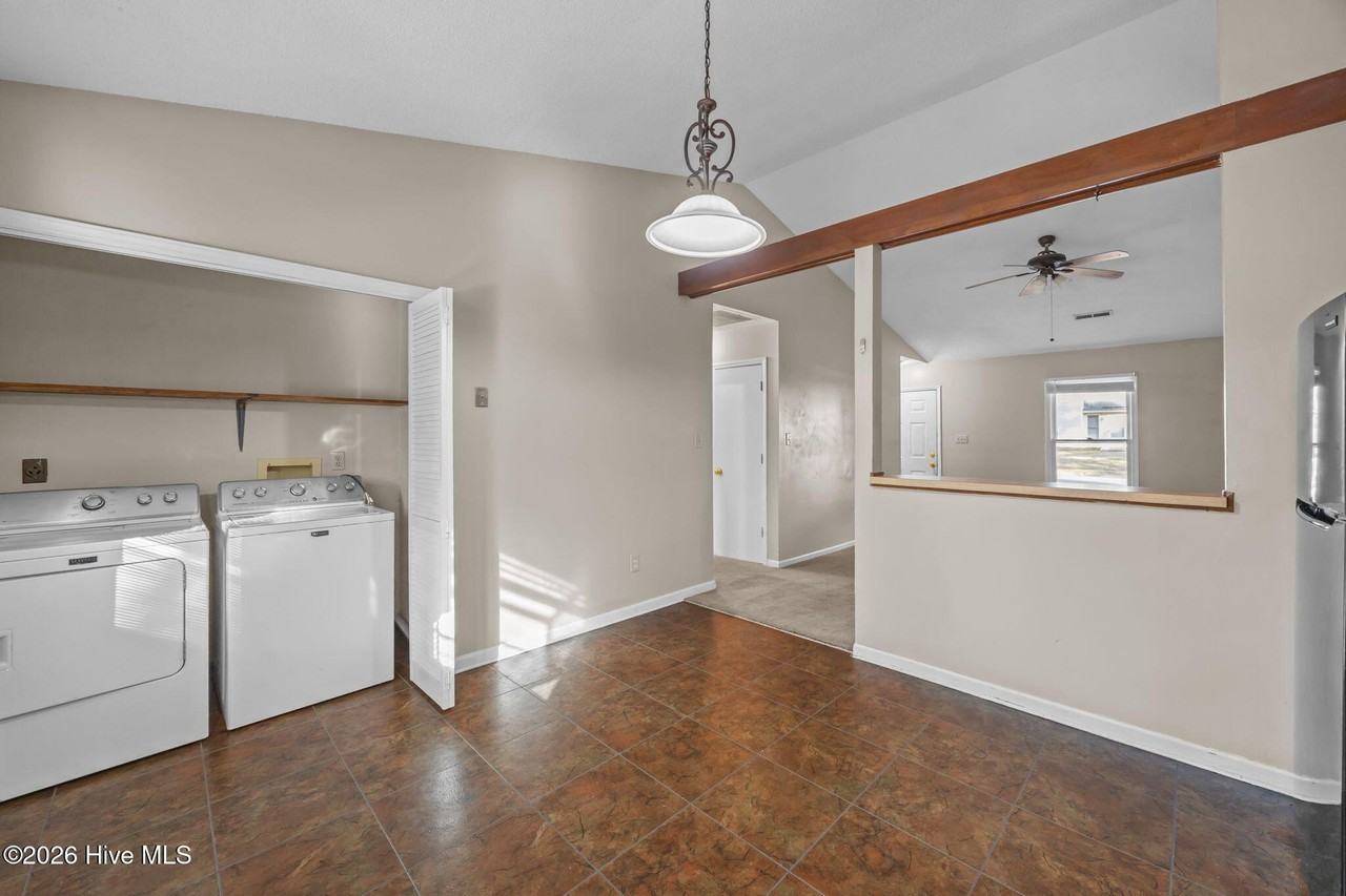 183 Corey Cir - Photo 7 of 17