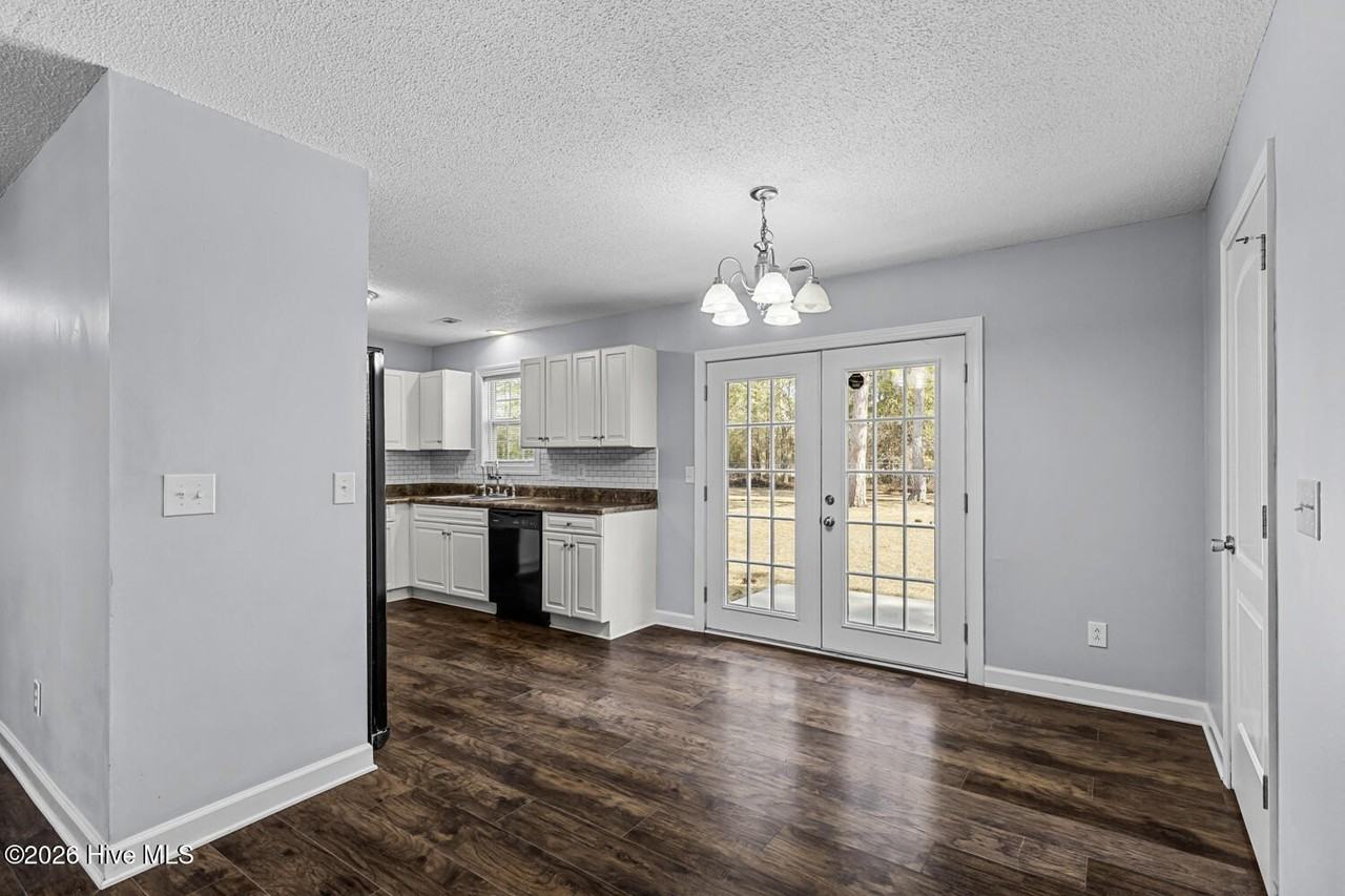 549 Sand Ridge Rd - Photo 5 of 21