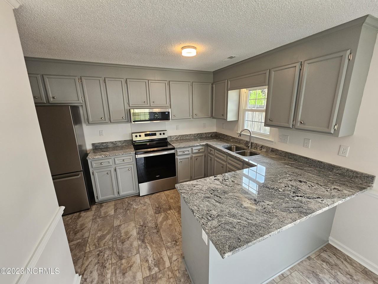 3811 Sterling Pointe Dr Unit X-10 #X10 - Photo 4 of 12