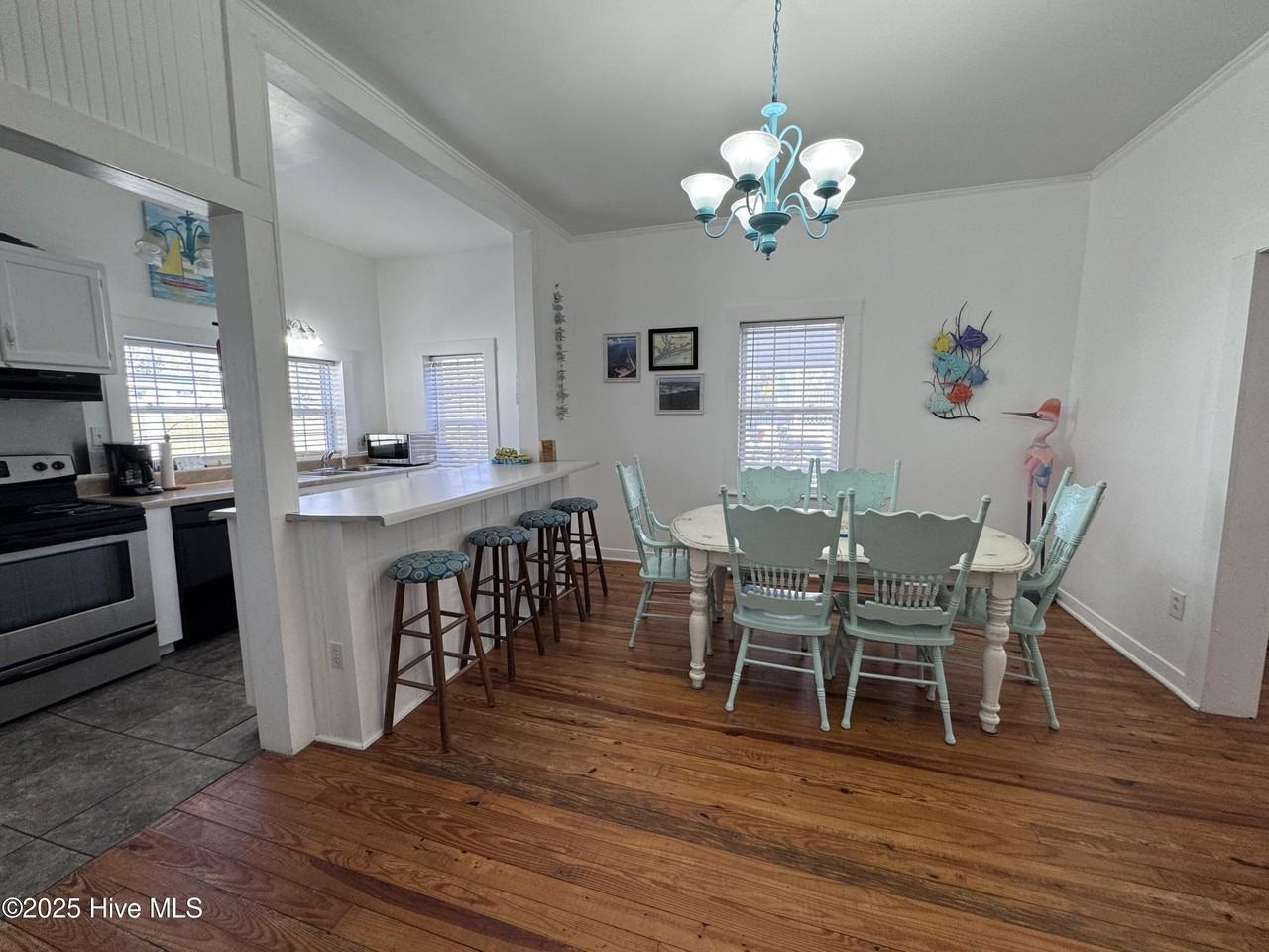 117 S Elm St - Photo 5 of 15