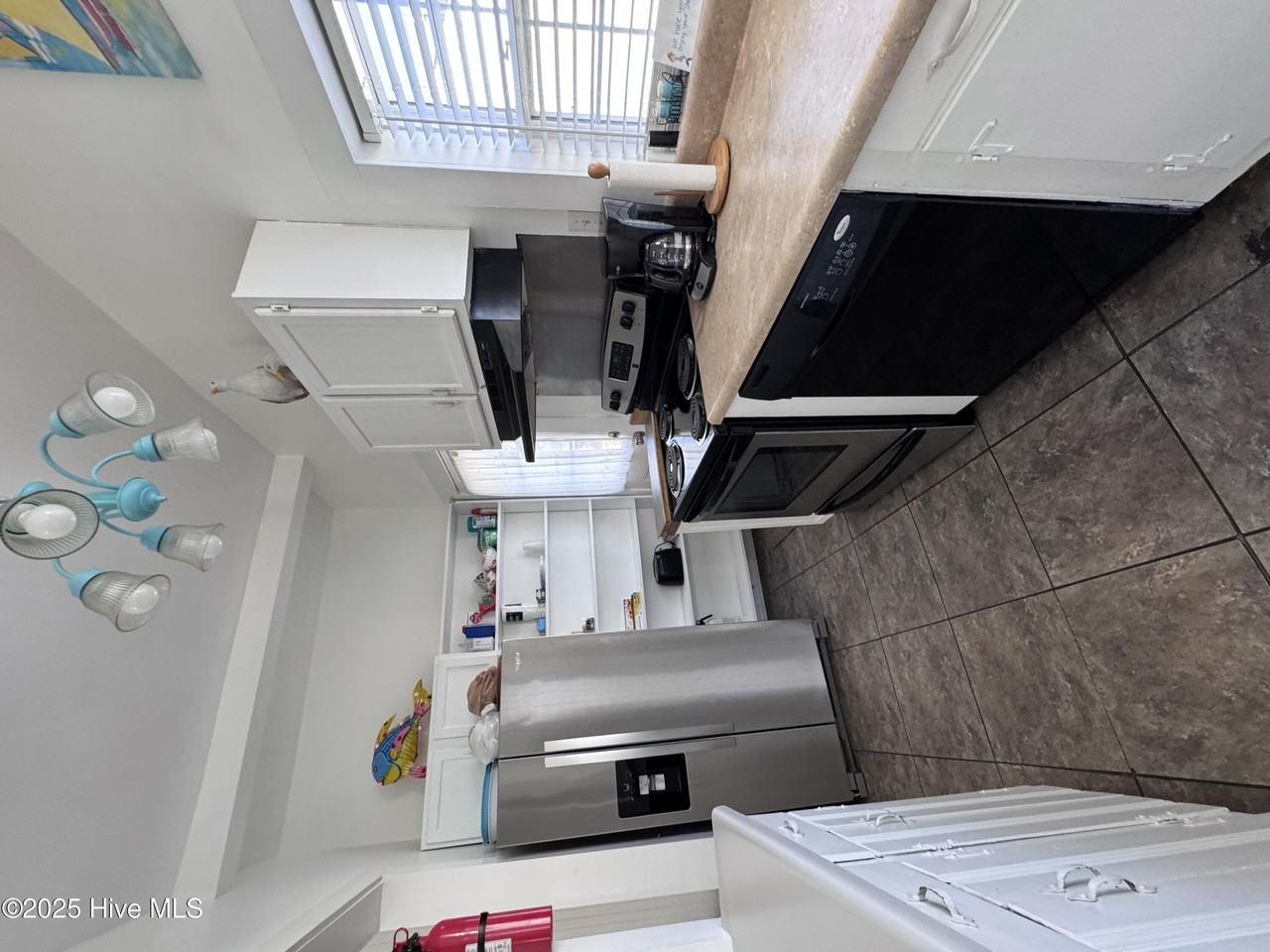 117 S Elm St - Photo 6 of 15