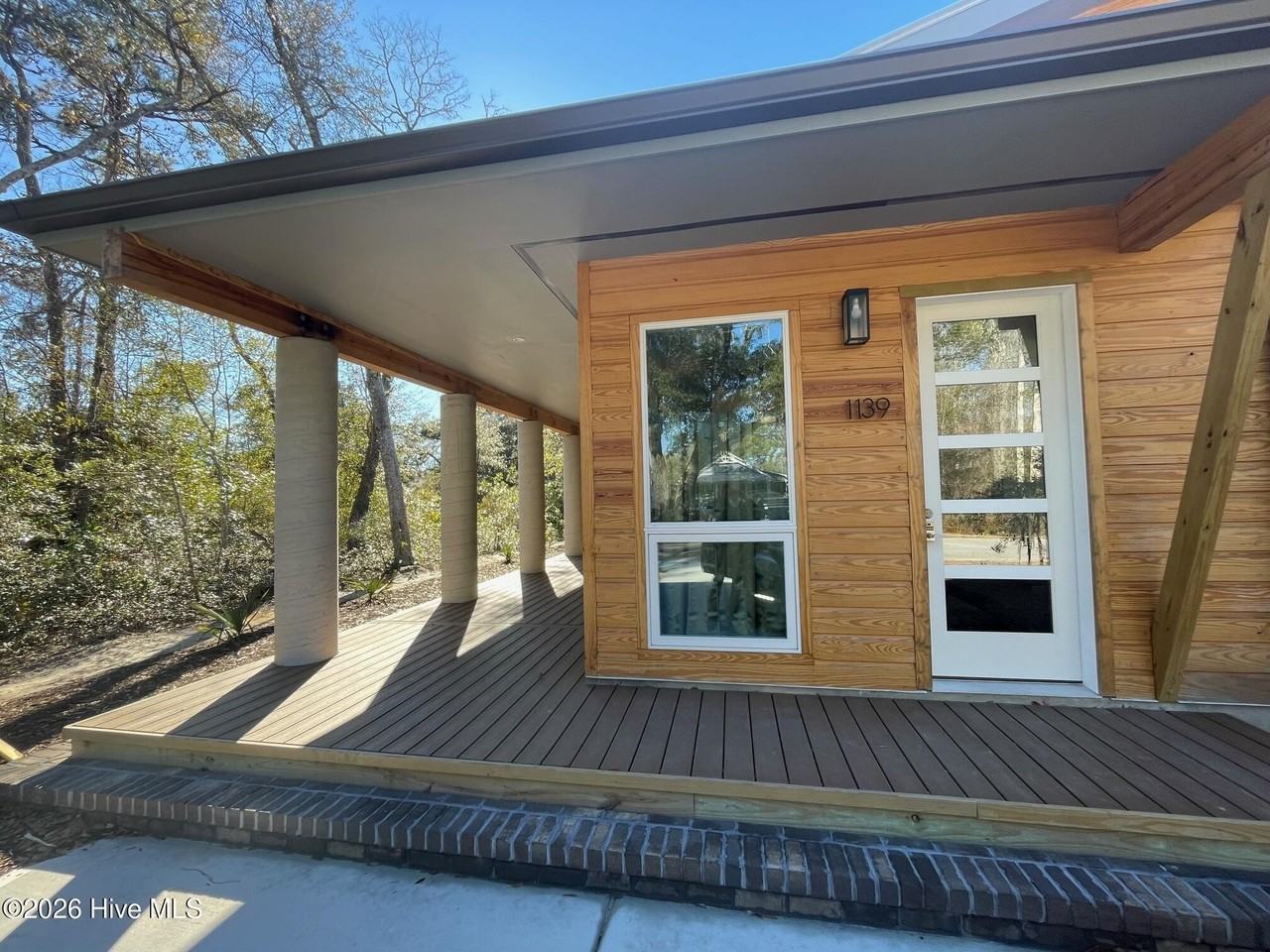 1139 N Caswell Ave - Photo 2 of 13