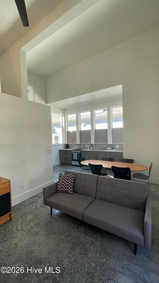 1139 N Caswell Ave - Photo 3 of 13