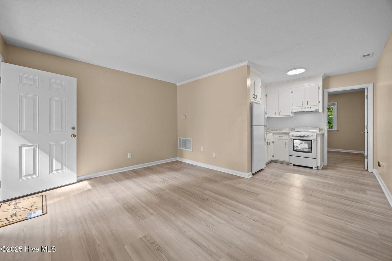 1190 Gould Rd Apt 4 #4 - Photo 3 of 18