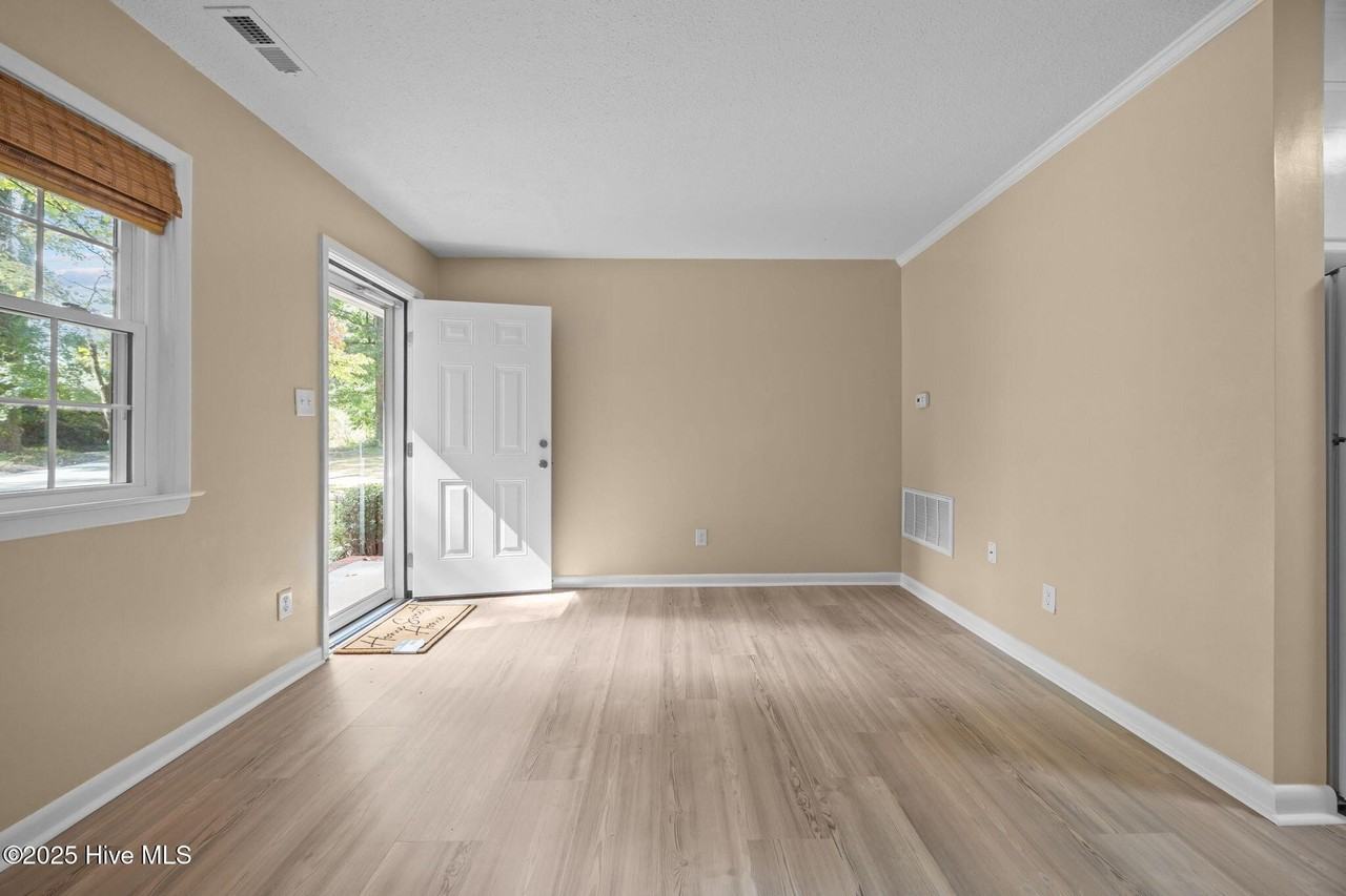 1190 Gould Rd Apt 4 #4 - Photo 4 of 18