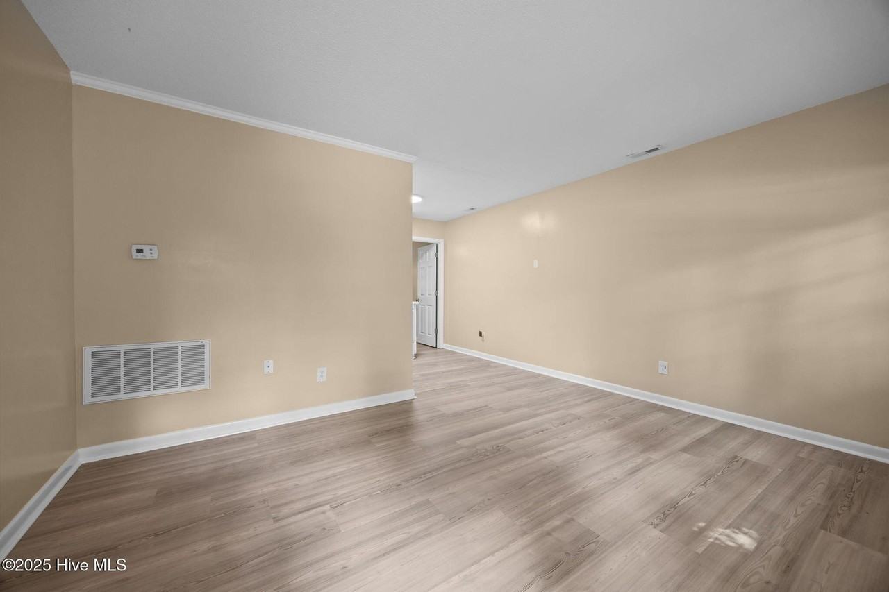 1190 Gould Rd Apt 4 #4 - Photo 5 of 18