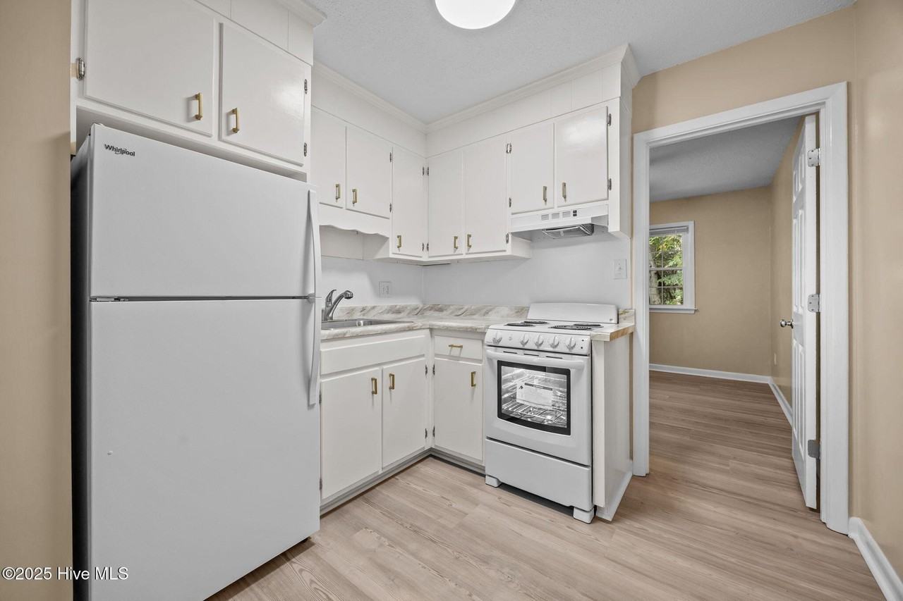 1190 Gould Rd Apt 4 #4 - Photo 6 of 18