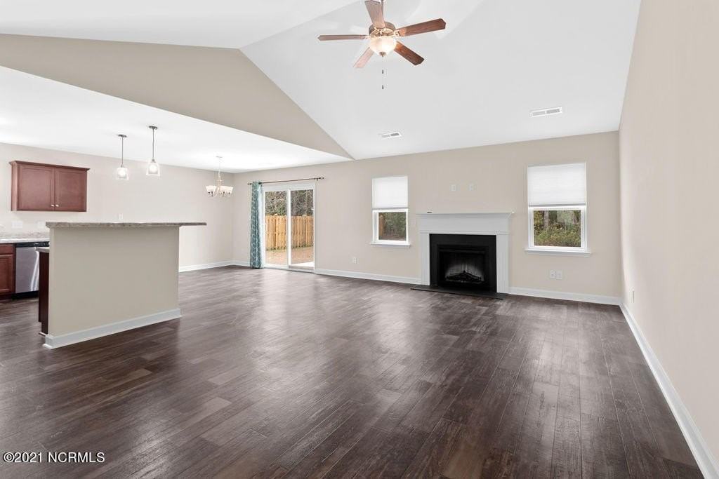 111 Bridgeport Dr - Photo 3 of 25