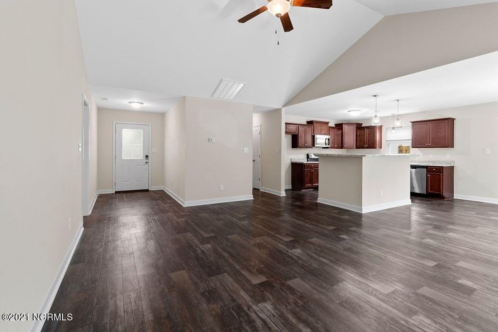 111 Bridgeport Dr - Photo 5 of 25