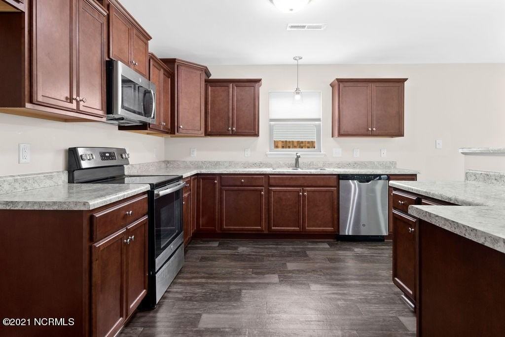 111 Bridgeport Dr - Photo 7 of 25