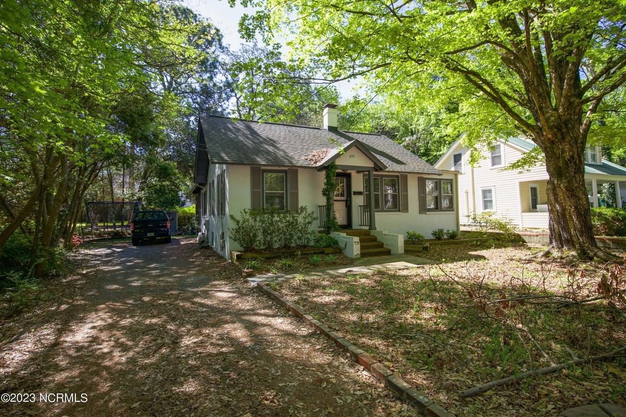 655 N May St - Photo 3 of 29