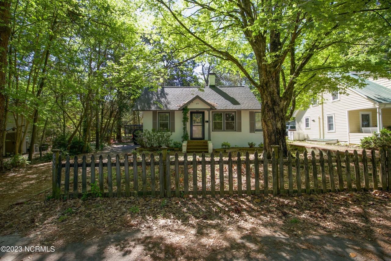 655 N May St - Photo 4 of 29