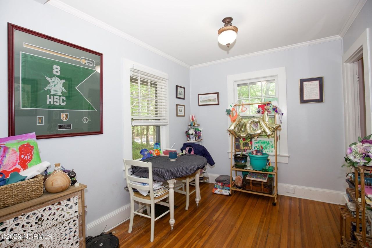 655 N May St - Photo 6 of 29