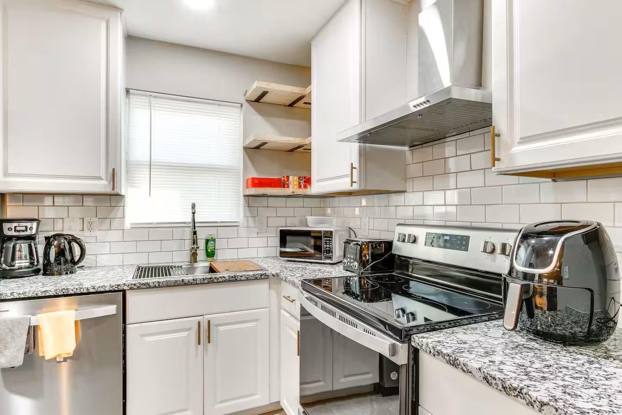 3032 Biscayne Ct - Photo 5 of 25