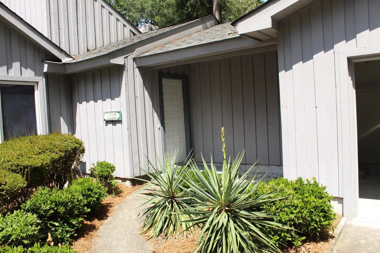 3216 Summerchase Cir - Photo 2 of 50