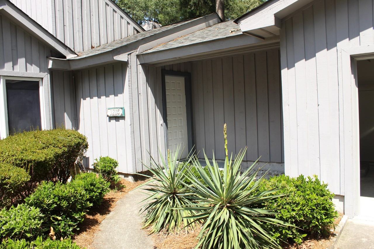 3216 Summerchase Cir - Photo 3 of 50