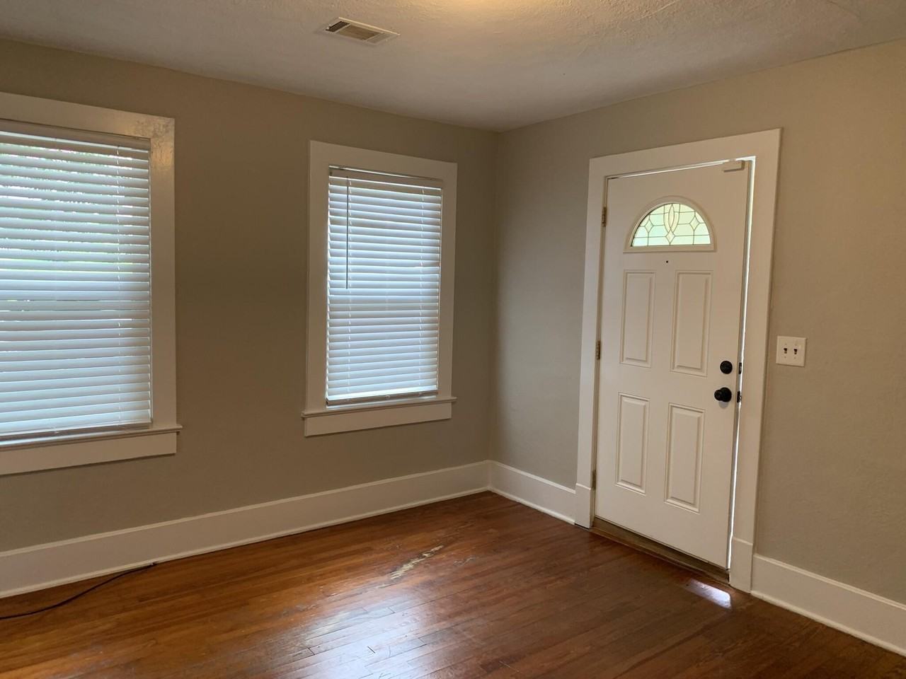 712 Heard Ave - Photo 2 of 18