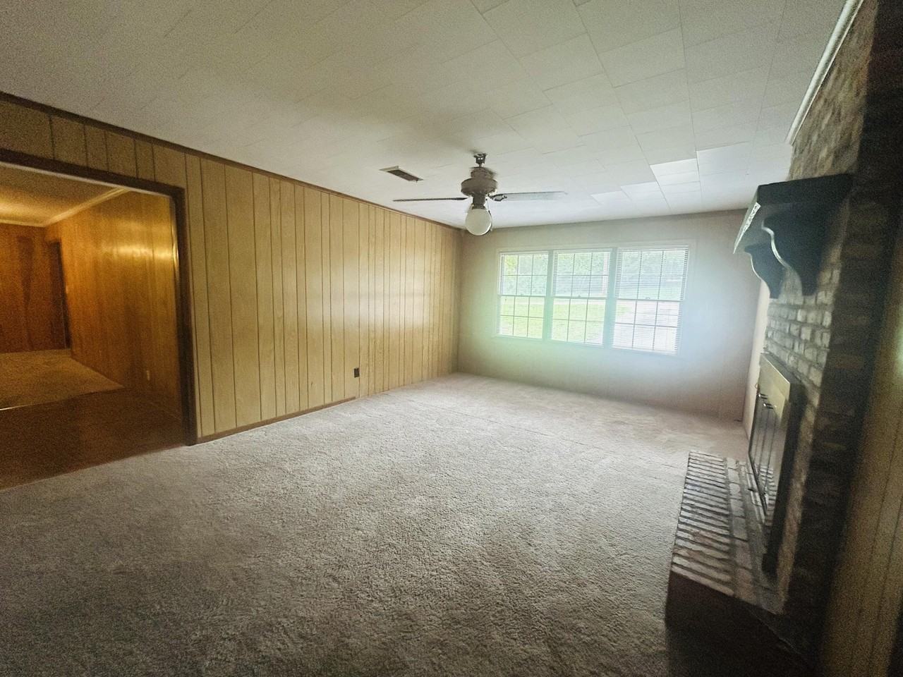 905 Eisenhower Dr - Photo 2 of 11