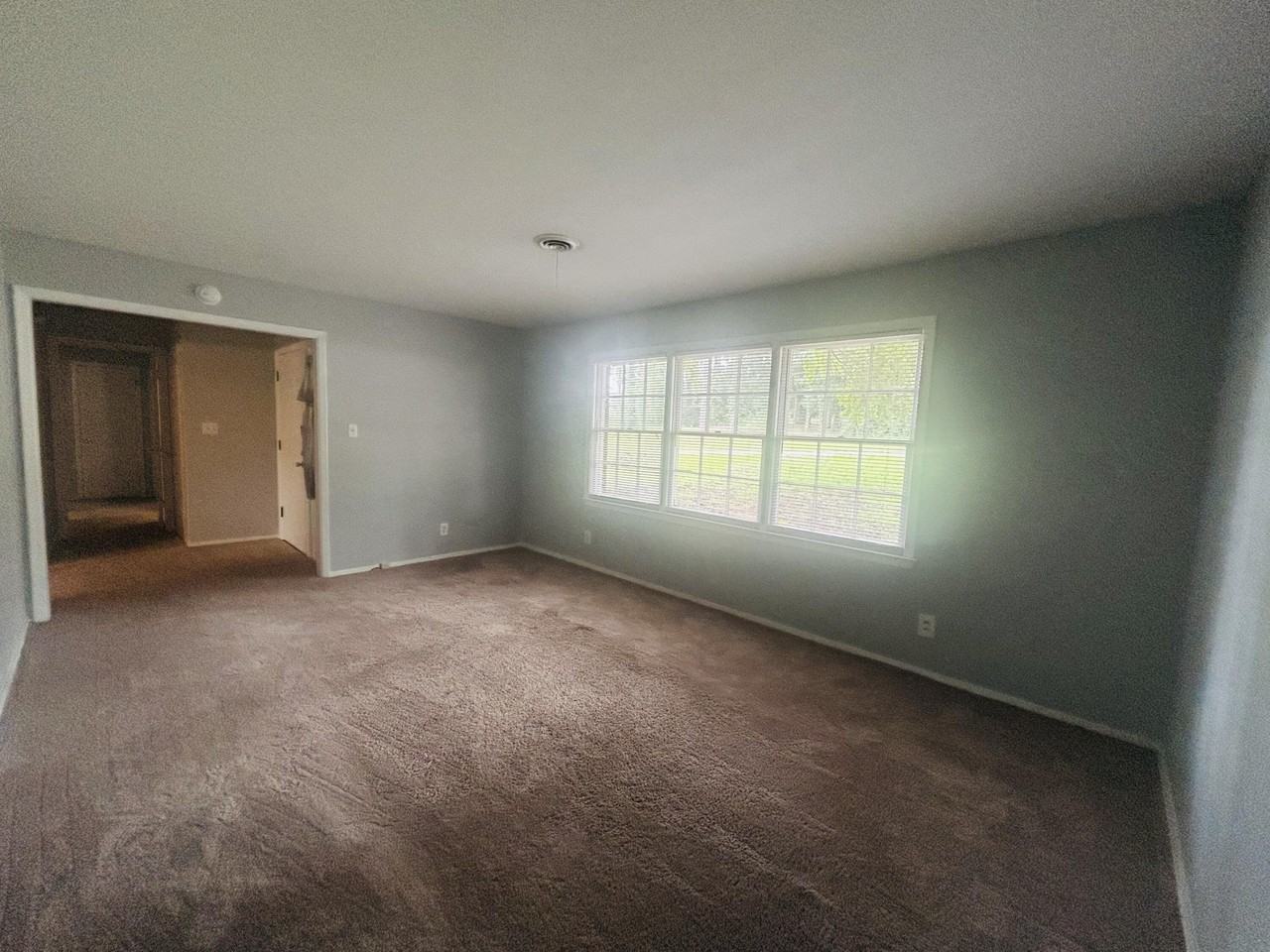 905 Eisenhower Dr - Photo 5 of 11