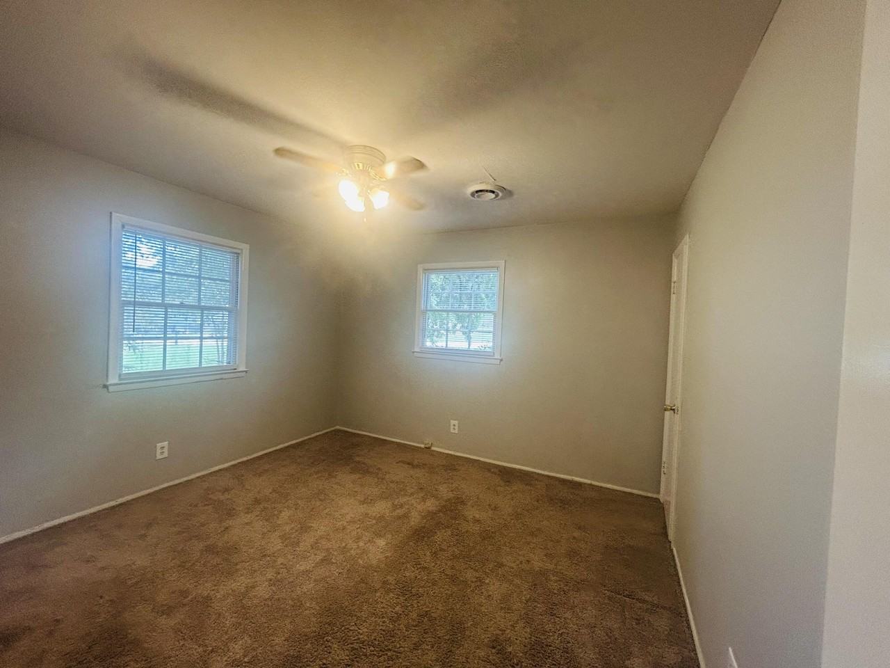 905 Eisenhower Dr - Photo 6 of 11