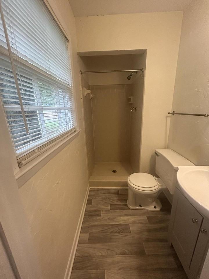 905 Eisenhower Dr - Photo 7 of 11