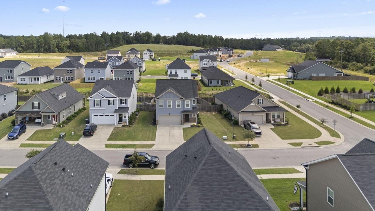 912 Newburn Dr - Photo 4 of 30