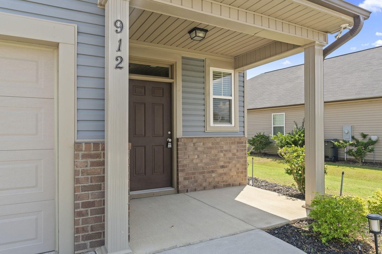 912 Newburn Dr - Photo 5 of 30