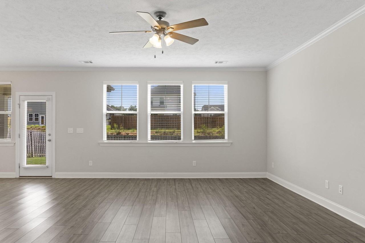 912 Newburn Dr - Photo 7 of 30