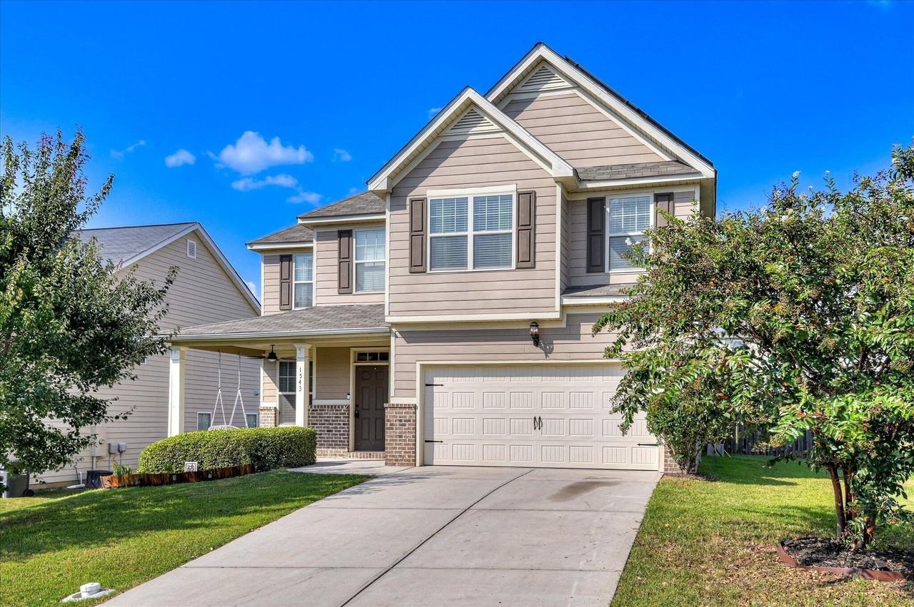 1543 Driftwood Ln - Photo 3 of 41