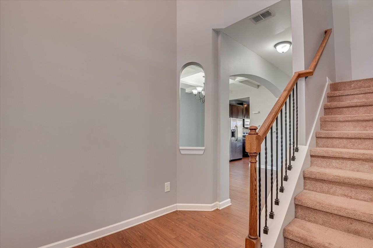 1543 Driftwood Ln - Photo 5 of 41