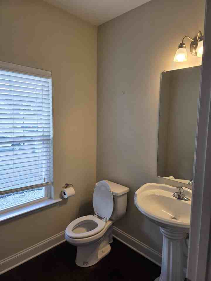 1338 York Dr - Photo 5 of 36