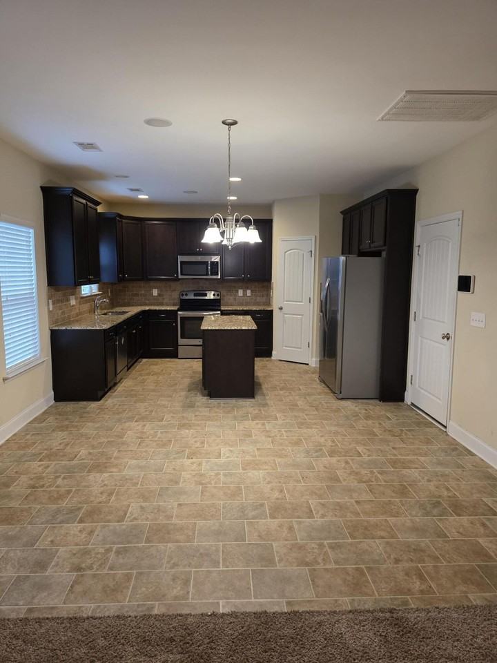 1338 York Dr - Photo 7 of 36