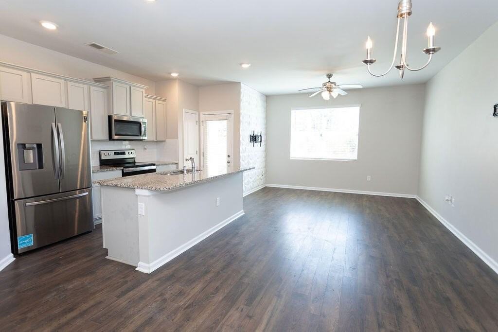 4330 Newland St - Photo 3 of 21