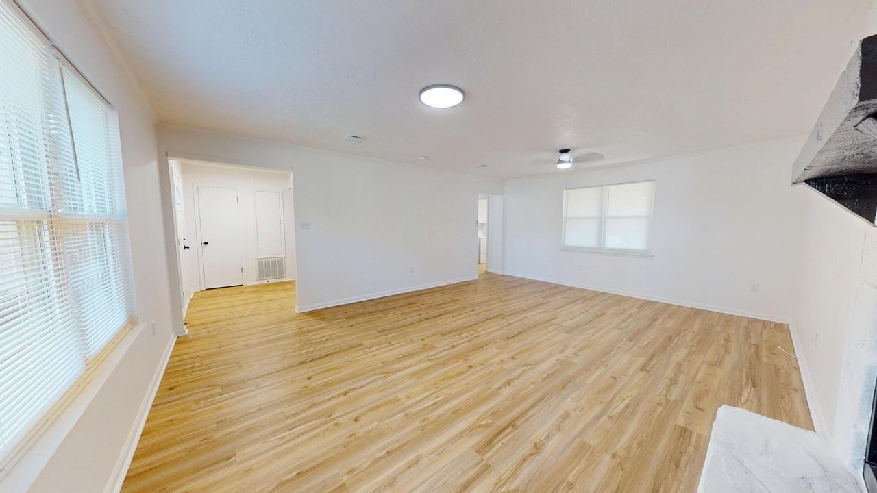 4072 Melrose Dr - Photo 3 of 19