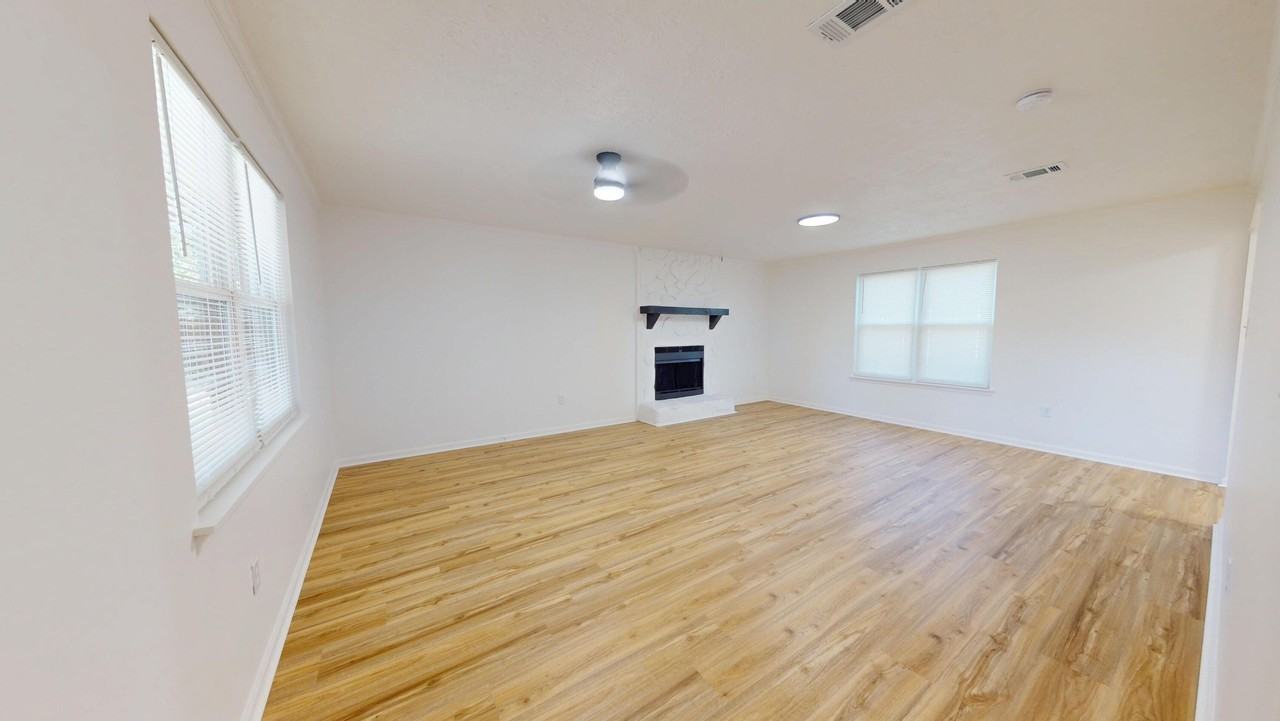 4072 Melrose Dr - Photo 5 of 19