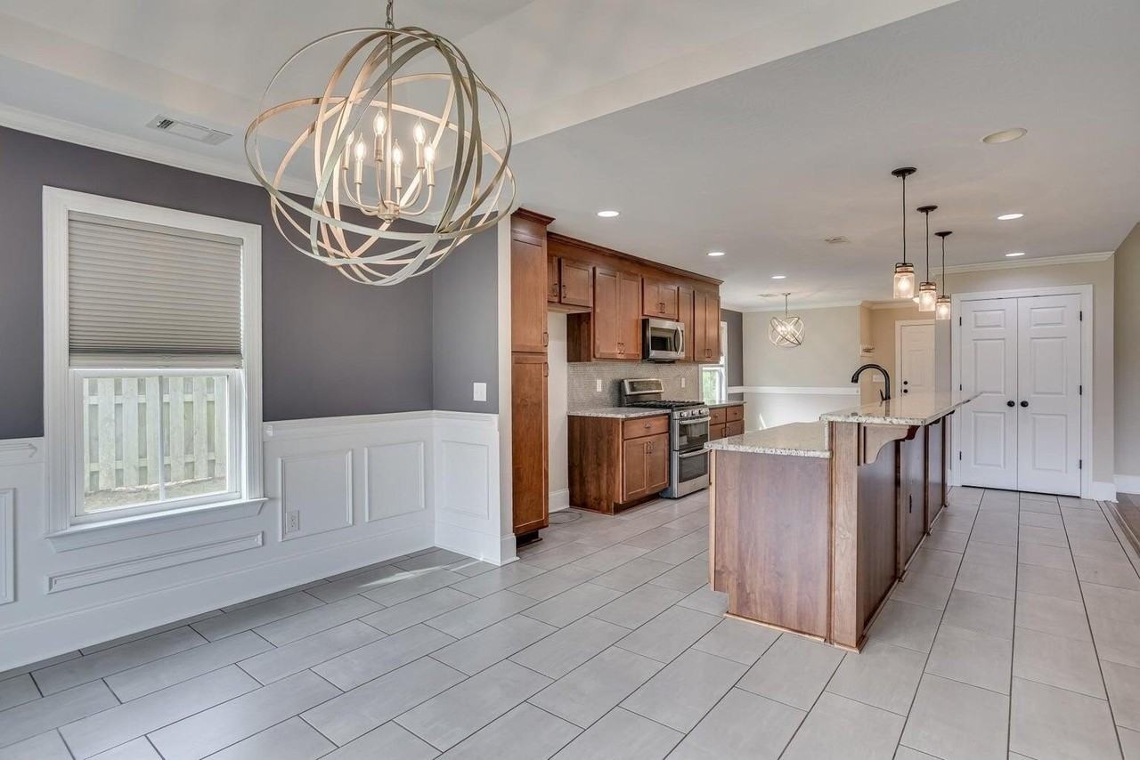 233 Carlow Dr - Photo 4 of 28