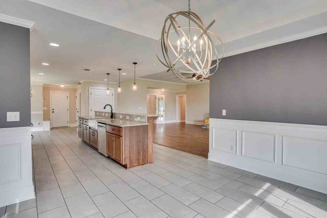 233 Carlow Dr - Photo 5 of 28