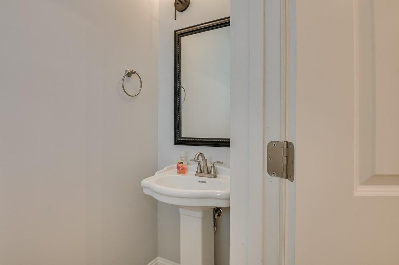 596 Vinings Dr - Photo 5 of 36