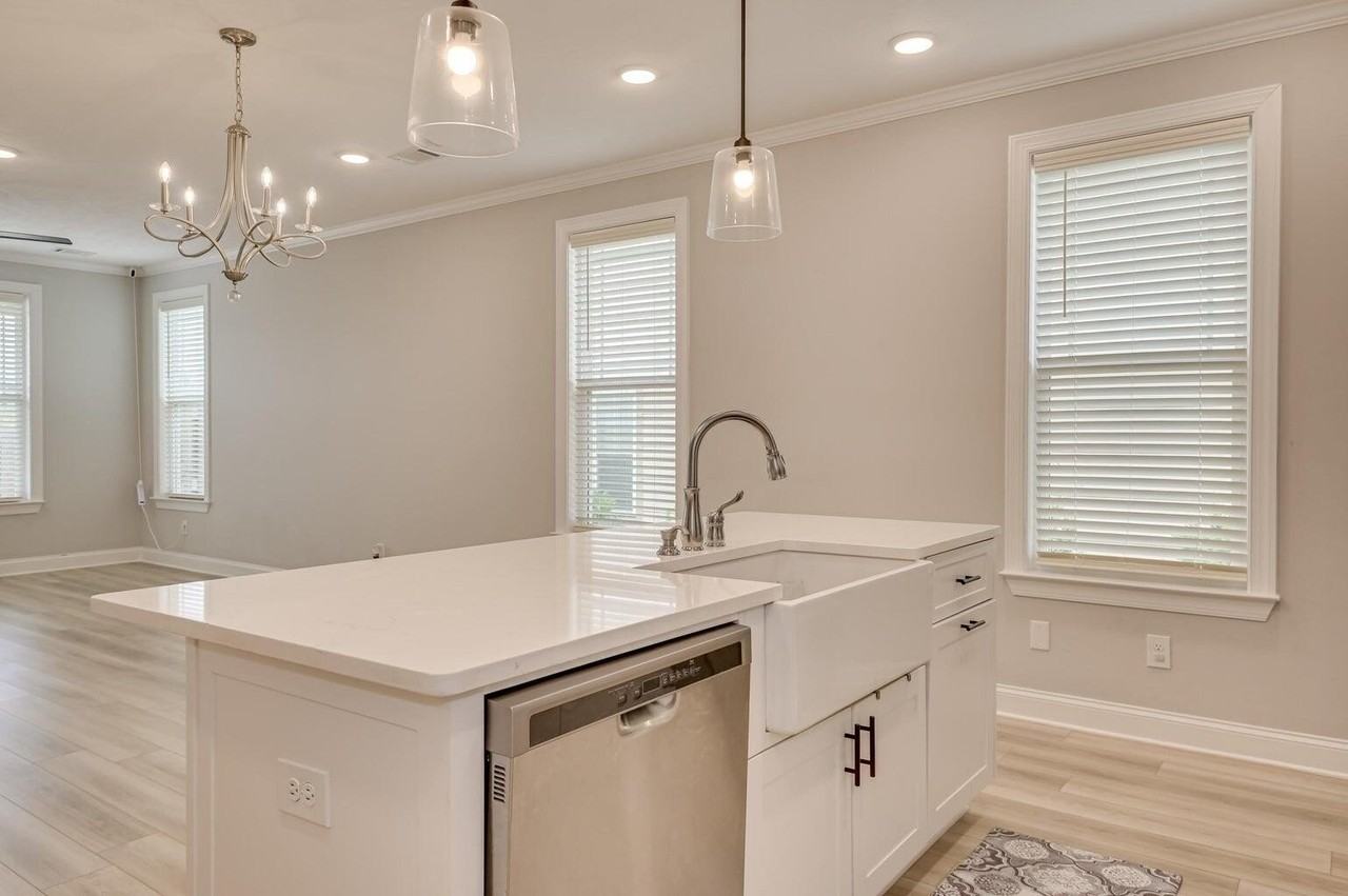 596 Vinings Dr - Photo 7 of 36