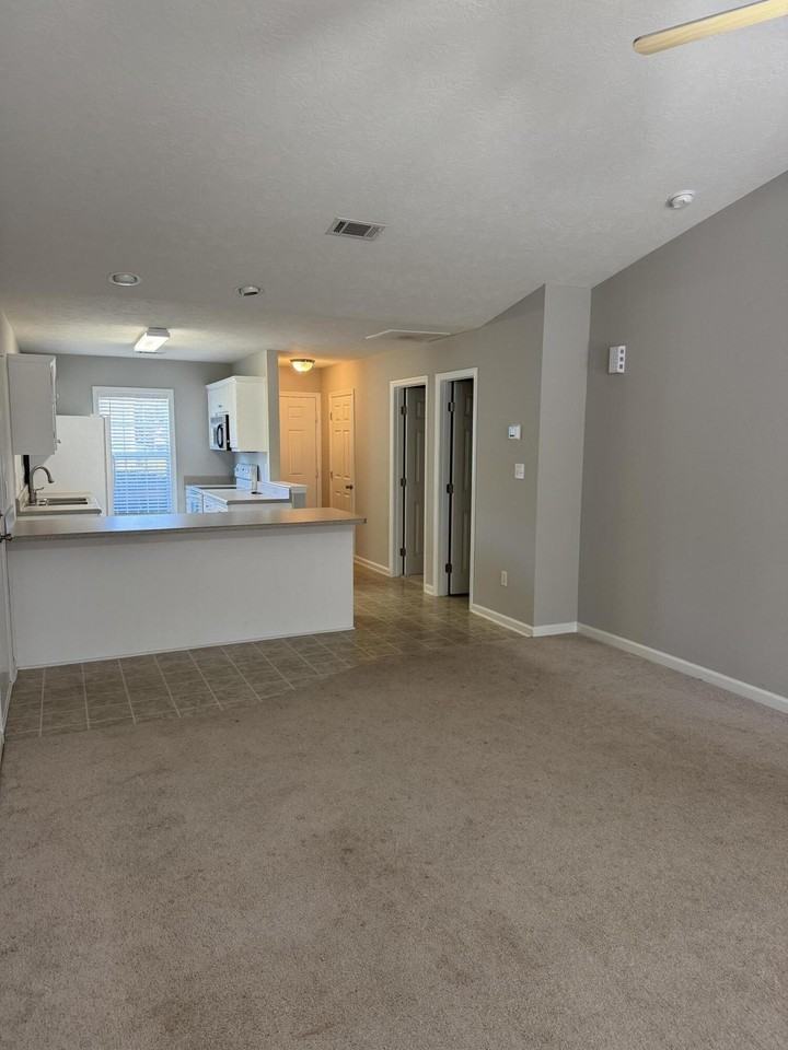 6015 Sanibel Dr - Photo 3 of 11