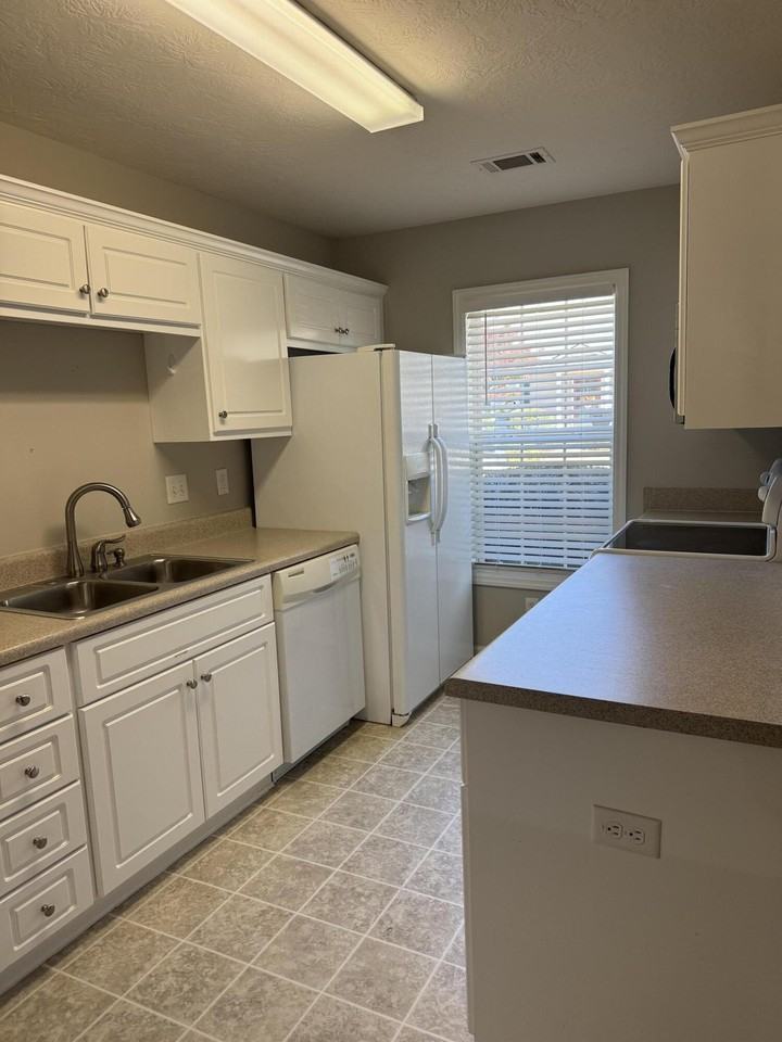 6015 Sanibel Dr - Photo 5 of 11