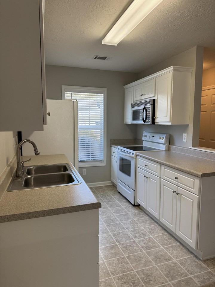 6015 Sanibel Dr - Photo 6 of 11